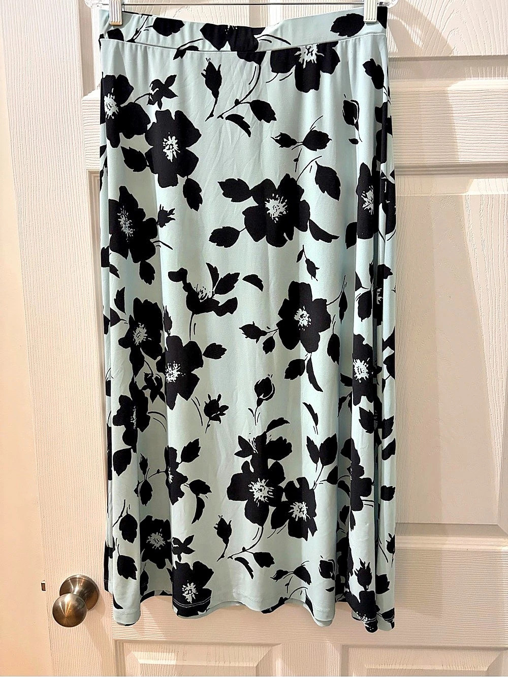 Evan-Picone Floral Maxi Skirt in Blue & Black Size Large Like New